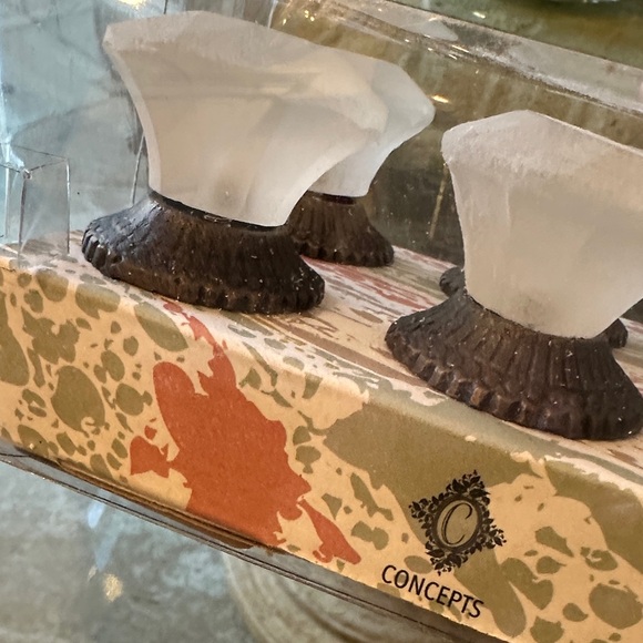 New in Box Set of 6 Frosted Glass Drawer Drawer Pulls - Picture 6 of 13